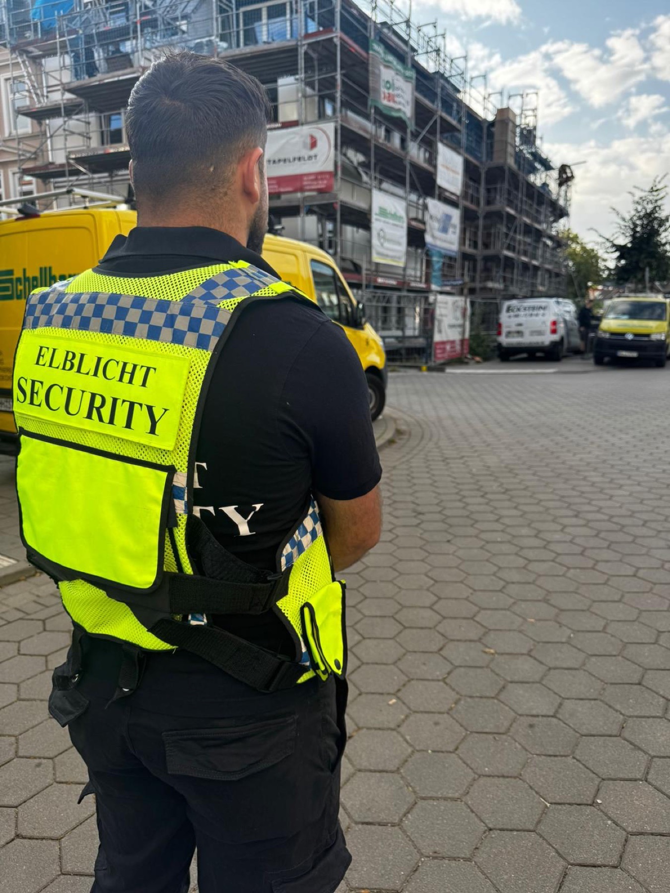 Elblicht Security Mitarbeiter bei der Baustellenüberwachung